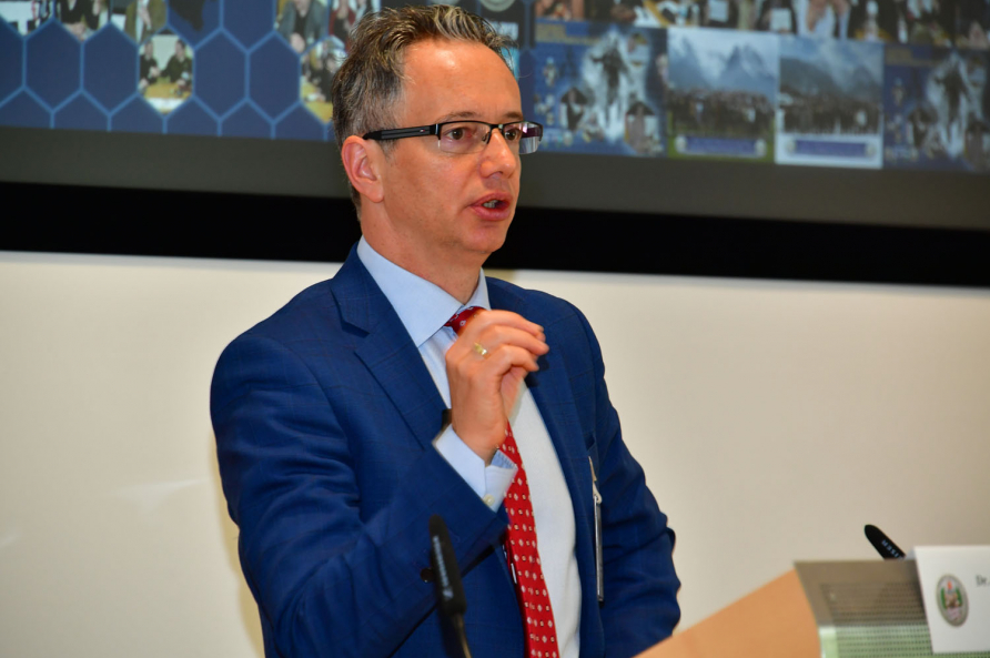 A photograph of participants in the SRS course. 